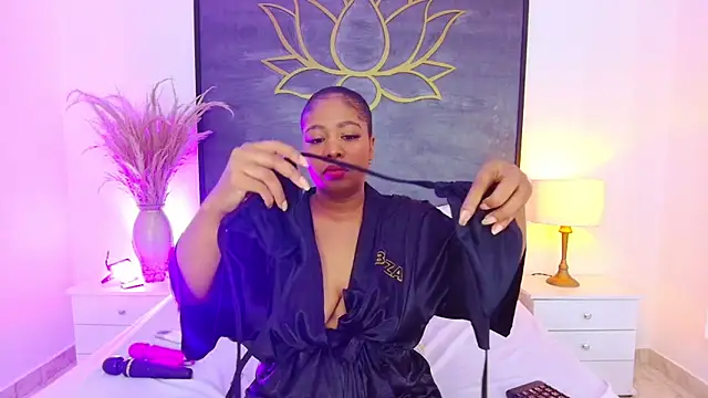 AlisonTravis online show from June 26, 4:06 am