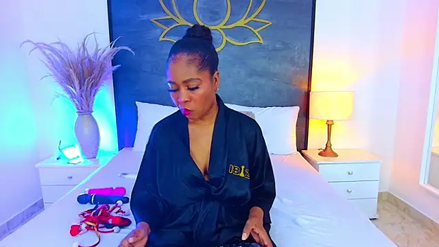 AlisonTravis online show from June 27, 3:55 am