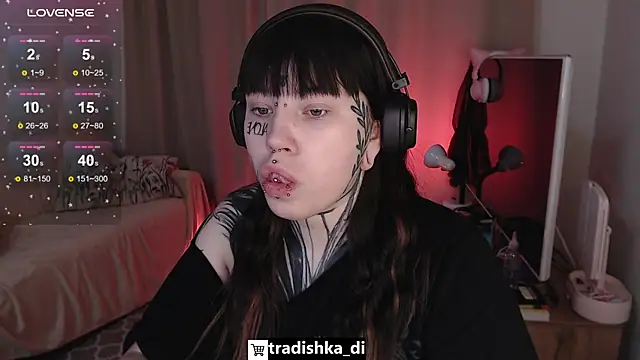 Snapshot of tradishka chatting on November 17, 5:13 am tradishka online show from November 17, 5:13 am