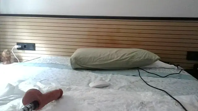 Snapshot of parejamlga58 chatting on April 27, 1:31 pm parejamlga58 online show from April 27, 1:31 pm