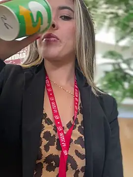 Snapshot of Emilia_Bakerr chatting on December 13, 7:10 pm Emilia Bakerr online show from December 13, 7:10 pm