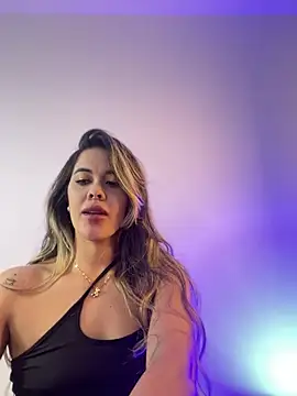 Snapshot of Emilia_Bakerr chatting on February 8, 7:49 pm Emilia Bakerr online show from February 8, 7:49 pm