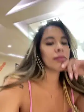 Snapshot of Emilia_Bakerr chatting on March 5, 9:48 pm Emilia Bakerr online show from March 5, 9:48 pm