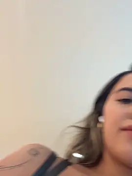 Snapshot of Emilia_Bakerr chatting on June 17, 7:48 pm Emilia Bakerr online show from June 17, 7:48 pm
