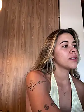 Snapshot of Emilia_Bakerr chatting on June 22, 6:49 pm Emilia Bakerr online show from June 22, 6:49 pm