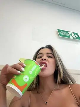 Snapshot of Emilia_Bakerr chatting on July 11, 7:38 pm Emilia Bakerr online show from July 11, 7:38 pm