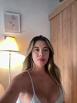Snapshot of Emilia_Bakerr chatting on August 7, 7:05 pm Emilia Bakerr online show from August 7, 7:05 pm