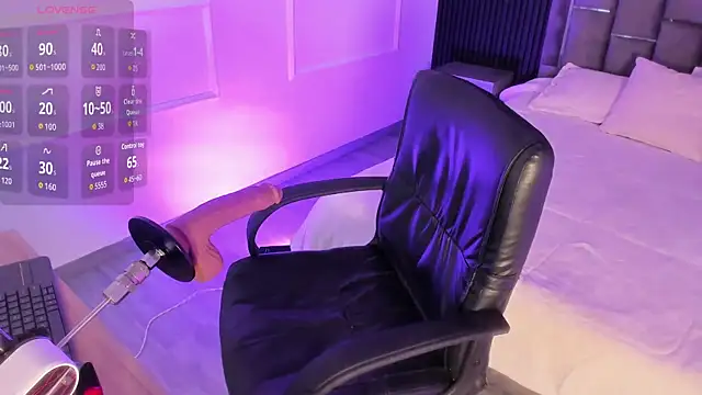 MrsFoucher online show from March 12, 9:10 pm