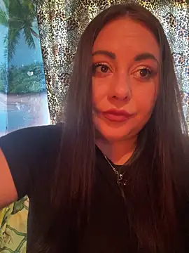 Snapshot of DaisyStreet chatting on June 16, 7:22 am DaisyStreet online show from June 16, 7:22 am