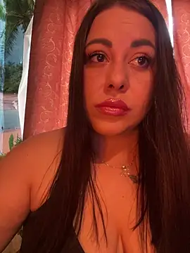 Snapshot of DaisyStreet chatting on July 14, 10:43 am DaisyStreet online show from July 14, 10:43 am
