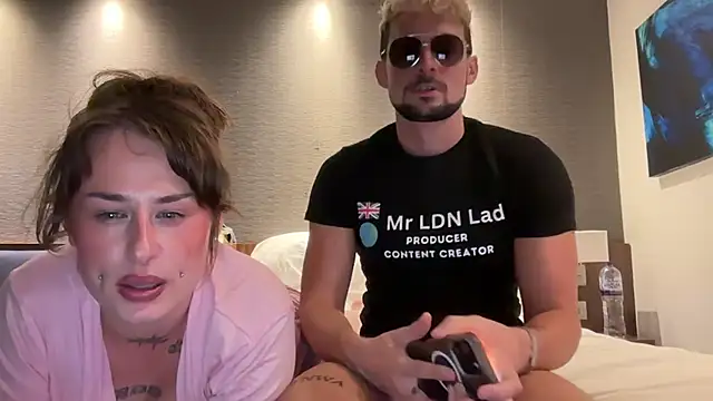 Snapshot of MrLdnLad chatting on June 13, 10:08 pm MrLdnLad online show from June 13, 10:08 pm
