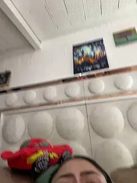 Snapshot of lucianaroy chatting on December 21, 12:31 am lucianaroy online show from December 21, 12:31 am