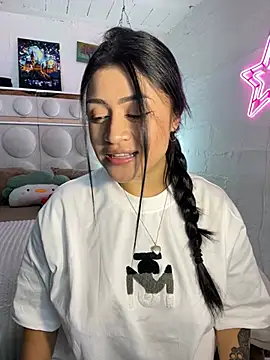 Snapshot of lucianaroy chatting on January 15, 12:51 am lucianaroy online show from January 15, 12:51 am