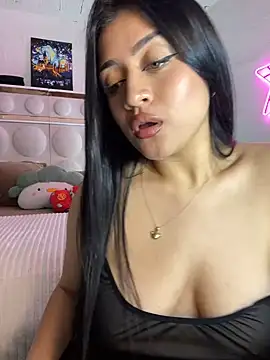 Snapshot of lucianaroy chatting on January 16, 3:23 am lucianaroy online show from January 16, 3:23 am