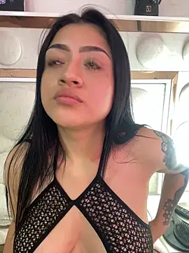 Snapshot of lucianaroy chatting on January 18, 2:14 am lucianaroy online show from January 18, 2:14 am