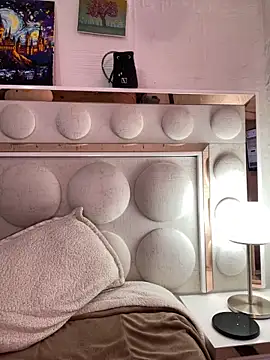 lucianaroy online show from February 20, 5:44 am