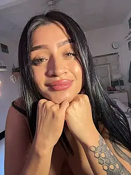 lucianaroy online show from February 10, 8:46 pm