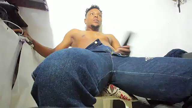 Snapshot of hugo3918_ chatting on October 21, 4:41 pm hugo3918 online show from October 21, 4:41 pm