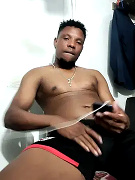 Snapshot of hugo3918_ chatting on October 27, 12:36 am hugo3918 online show from October 27, 12:36 am