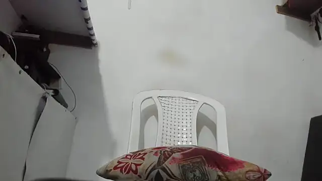 Snapshot of hugo3918_ chatting on November 19, 12:21 am hugo3918 online show from November 19, 12:21 am