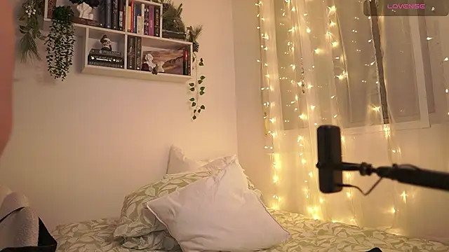 Snapshot of EmilyxRose_- chatting on December 3, 9:56 pm EmilyxRose - online show from December 3, 9:56 pm