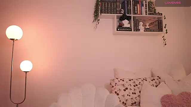 Snapshot of EmilyxRose_- chatting on February 18, 8:36 pm EmilyxRose - online show from February 18, 8:36 pm