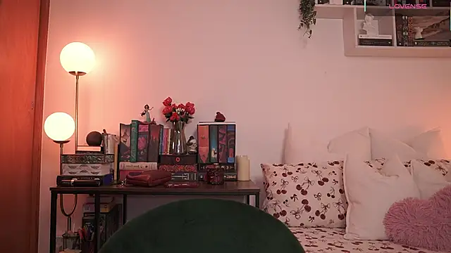 Snapshot of EmilyxRose_- chatting on October 5, 2:15 pm EmilyxRose - online show from October 5, 2:15 pm