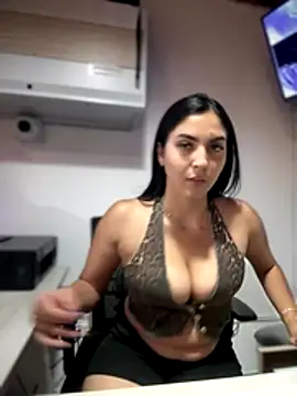 Snapshot of MarianaBenz chatting on November 16, 1:33 am MarianaBenz online show from November 16, 1:33 am