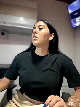 Snapshot of MarianaBenz chatting on November 18, 1:55 am MarianaBenz online show from November 18, 1:55 am