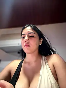 Snapshot of MarianaBenz chatting on January 10, 11:31 pm MarianaBenz online show from January 10, 11:31 pm