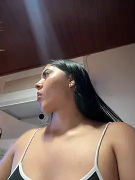 Snapshot of MarianaBenz chatting on January 15, 12:04 am MarianaBenz online show from January 15, 12:04 am