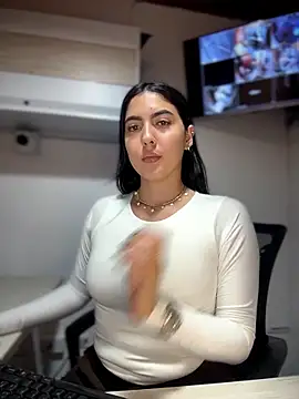 MarianaBenz online show from May 17, 12:30 am