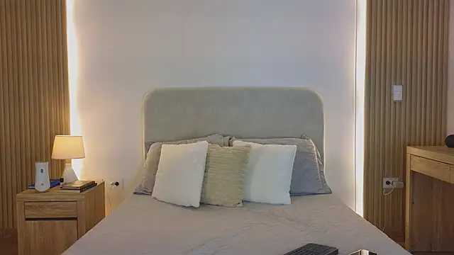 KristennBlue online show from April 14, 12:33 pm