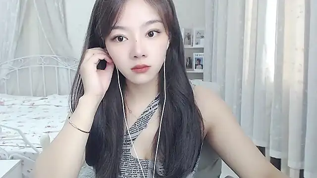 Snapshot of Jenny-Z chatting on June 5, 1:34 am Jenny-Z online show from June 5, 1:34 am