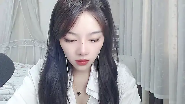Snapshot of Jenny-Z chatting on June 9, 2:12 am Jenny-Z online show from June 9, 2:12 am