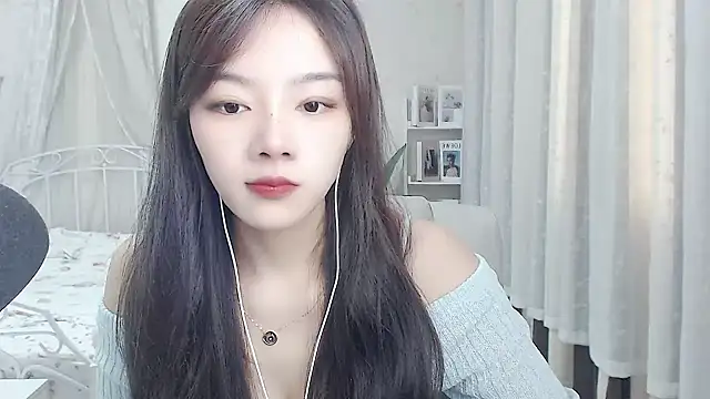 Snapshot of Jenny-Z chatting on June 16, 1:41 am Jenny-Z online show from June 16, 1:41 am