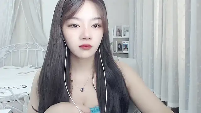 Snapshot of Jenny-Z chatting on June 26, 1:43 am Jenny-Z online show from June 26, 1:43 am