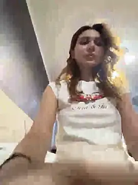 QuitieLia online show from November 18, 8:19 am