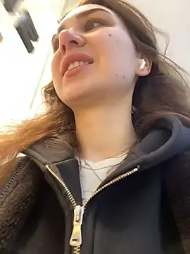 QuitieLia online show from March 22, 7:23 am