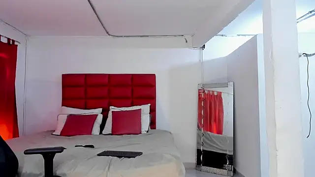 LyonGallego  online show from December 15, 3:27 pm