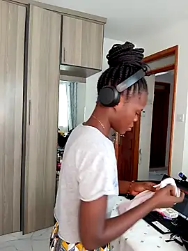 Snapshot of petiteebony_81 chatting on January 16, 7:28 am petiteebony 81 online show from January 16, 7:28 am