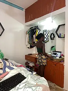 Snapshot of petiteebony_81 chatting on February 21, 1:55 pm petiteebony 81 online show from February 21, 1:55 pm