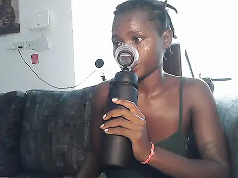 Snapshot of petiteebony_81 chatting on November 25, 7:36 pm petiteebony 81 online show from November 25, 7:36 pm