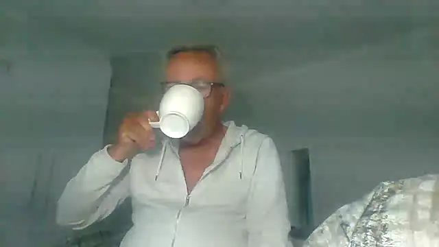 tuggy59 online show from October 8, 4:32 am