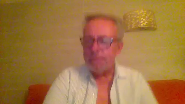 Snapshot of tuggy59 chatting on April 19, 4:45 am tuggy59 online show from April 19, 4:45 am