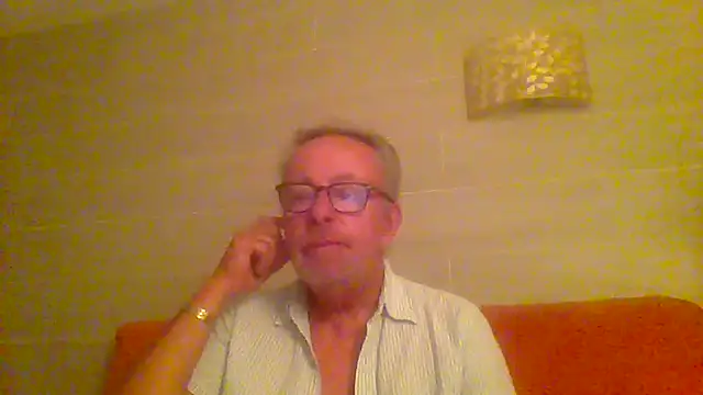 Snapshot of tuggy59 chatting on April 21, 4:08 am tuggy59 online show from April 21, 4:08 am
