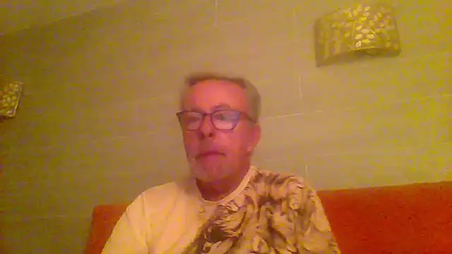 Snapshot of tuggy59 chatting on April 22, 4:15 am tuggy59 online show from April 22, 4:15 am
