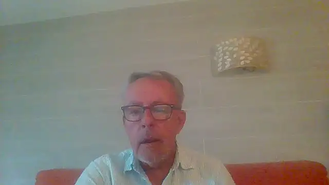 Snapshot of tuggy59 chatting on April 26, 6:44 am tuggy59 online show from April 26, 6:44 am