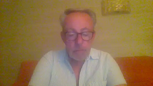Snapshot of tuggy59 chatting on May 1, 4:39 am tuggy59 online show from May 1, 4:39 am