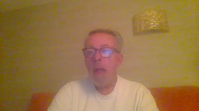 Snapshot of tuggy59 chatting on May 3, 4:07 am tuggy59 online show from May 3, 4:07 am